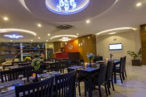 Restorāns vai citas vietas, kur ieturēt maltīti, naktsmītnē Hotel Regal Airport