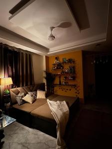 Postel nebo postele na pokoji v ubytování Boho Vibes Spacious Private Cozy space in Delhi