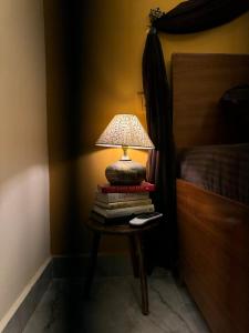 Postel nebo postele na pokoji v ubytování Boho Vibes Spacious Private Cozy space in Delhi