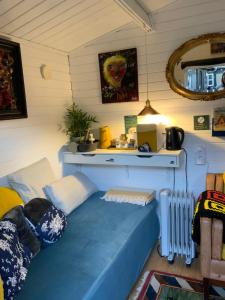 a room with a blue couch in a small room at Spiced Bed&Breakfast in Nykøbing Falster