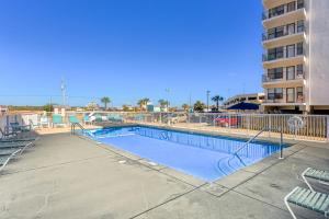 Bazén v ubytování Island Shores 359 nebo v jeho okolí