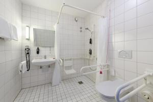 Koupelna v ubytování ibis Hotel Hamburg St. Pauli Messe