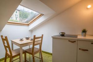 Kuchyňa alebo kuchynka v ubytovaní Como City Center Apartments!