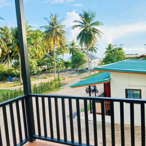 Μπαλκόνι ή βεράντα στο First Light sunset view bungalow