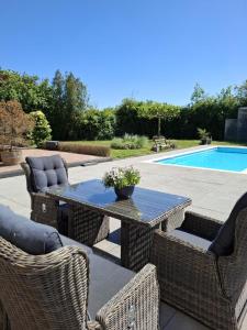 Πισίνα στο ή κοντά στο Bed and Breakfast Goeree Overflakkee