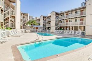 Πισίνα στο ή κοντά στο Locally Owned Condo At Las Palmas