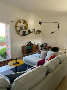 a living room with a couch and a table at Au coeur de la Toscane Angevine in Chaudefonds-sur-Layon