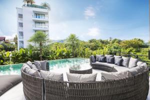 Bazén v ubytování Elite Atoll Serviced Apartments Phuket nebo v jeho okolí