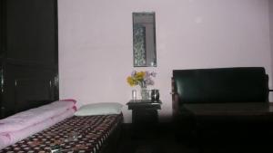 Letto o letti in una camera di Nagarjun Home Stay