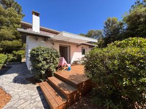 a house with a wooden deck in the yard at Yellowstone in La Teste-de-Buch