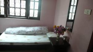 Letto o letti in una camera di Nagarjun Home Stay