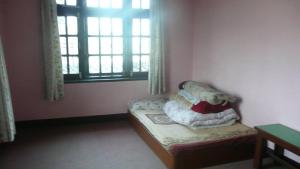 Letto o letti in una camera di Nagarjun Home Stay