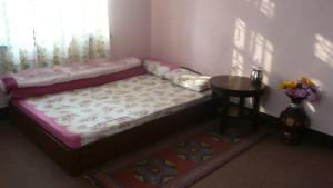 Letto o letti in una camera di Nagarjun Home Stay