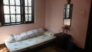 Letto o letti in una camera di Nagarjun Home Stay