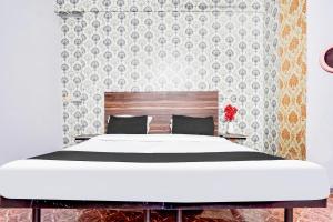 Postel nebo postele na pokoji v ubytování Hotel O Parth Inn
