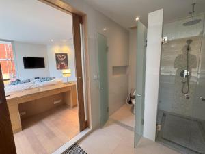 A bathroom at Bright beachfront retreat in Bang Tao