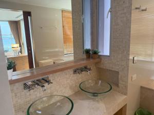 A bathroom at Bright beachfront retreat in Bang Tao