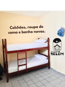 ein paar Etagenbetten in einem Zimmer in der Unterkunft Casa em Campina Grande, Bairro tranquilo, Próximo ao centro, 2 Quartos, Garagem in Campina Grande