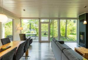 Posezení v ubytování 4 Personen mit Sauna F0H1 + 9 fotografií