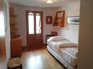 Postel nebo postele na pokoji v ubytování Apartamentos Valle de Tena - Biescas 3000