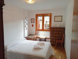 Postel nebo postele na pokoji v ubytování Apartamentos Valle de Tena - Biescas 3000
