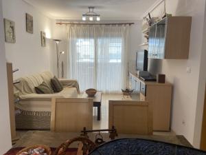 TV a/nebo společenská místnost v ubytování Apartamentos Marina Park