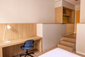 an office with a desk and a chair at E4 - Estudio La Orotava in La Orotava