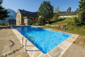 Swimmingpoolen hos eller tæt på La Terraza de Escarrilla, con piscina