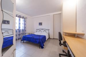Posteľ alebo postele v izbe v ubytovaní Isola Che Non C'é Trilocale Casa Vacanze 80 mq con Terrazza La Maddalena Sardegna