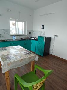 Kuchyň nebo kuchyňský kout v ubytování Abhi's Cottage