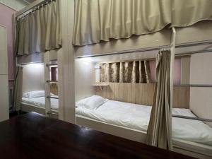 Postel nebo postele na pokoji v ubytování Bruce hostel