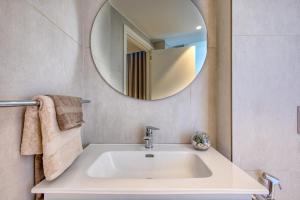 Ένα μπάνιο στο Mercury Suites 1BR Apartment - 7th Floor +29 φωτογραφίες