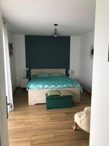 Postel nebo postele na pokoji v ubytování Maison Changé 4 chambres