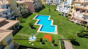Πισίνα στο ή κοντά στο #243 Jardins de Santa Eulália H23 by Home Holidays