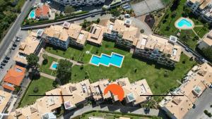Πισίνα στο ή κοντά στο #243 Jardins de Santa Eulália H23 by Home Holidays