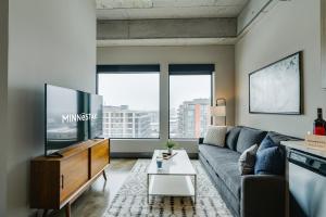 a living room with a couch and a tv at Sable 802 - Alcove in Minneapolis