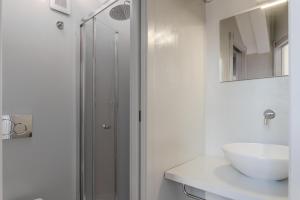 Koupelna v ubytování Suites Beethoven & Vivaldi by Toh Solution