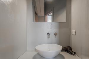 Koupelna v ubytování Suites Beethoven & Vivaldi by Toh Solution