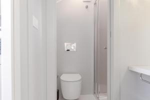 Koupelna v ubytování Suites Beethoven & Vivaldi by Toh Solution + 55 fotografií