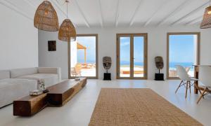 Posezení v ubytování Sea view - Luxury Pool Villa - Golden Beach, Paros