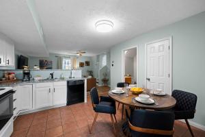 a kitchen and dining room with a table and chairs at Charming apt near Ark Encounter 3BR for 8 guests in Williamstown