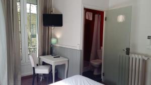 TV a/nebo společenská místnost v ubytování Régina Boutique Hotel