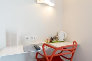 A cozinha ou cozinha compacta de Hôtel Confort La Rochelle Centre les Minimes