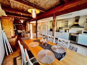 a kitchen and dining room with a table and chairs at Rosengården - Viby B&Bi in Vretstorp