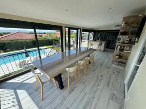 Πισίνα στο ή κοντά στο Logement indépendant chez l'habitant avec piscine commune