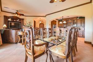 Kuchyň nebo kuchyňský kout v ubytování CR Luxury Montebello 3F 3 Bdrm