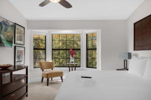 Holiday at the Parks - Townhome by Disney!客房内的一张或多张床位