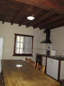 A kitchen or kitchenette at Kerizara Baserria