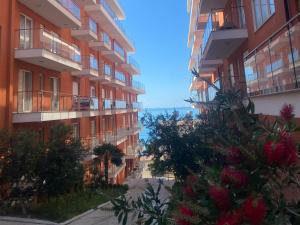 a view of an apartment building from the street at BlueWaveapartments 2 in Shëngjin