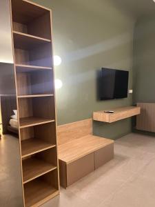 TV a/nebo společenská místnost v ubytování Alcova Camere in Centro